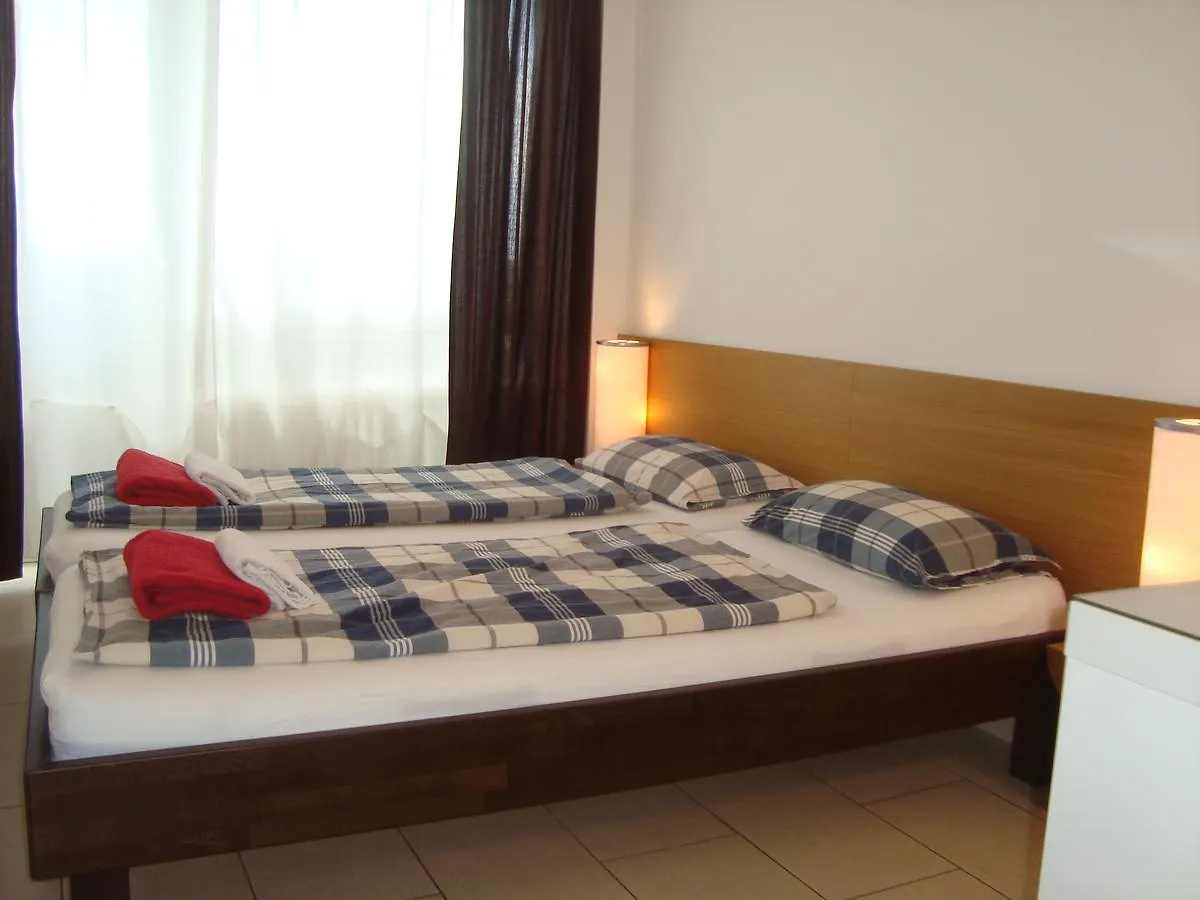 Bed & Breakfast Bermuda Triangle B&B Cologne